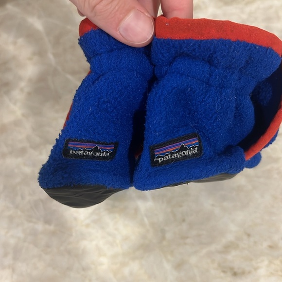 Patagonia fleece booties unisex size M (18m-3T) - Picture 2 of 3